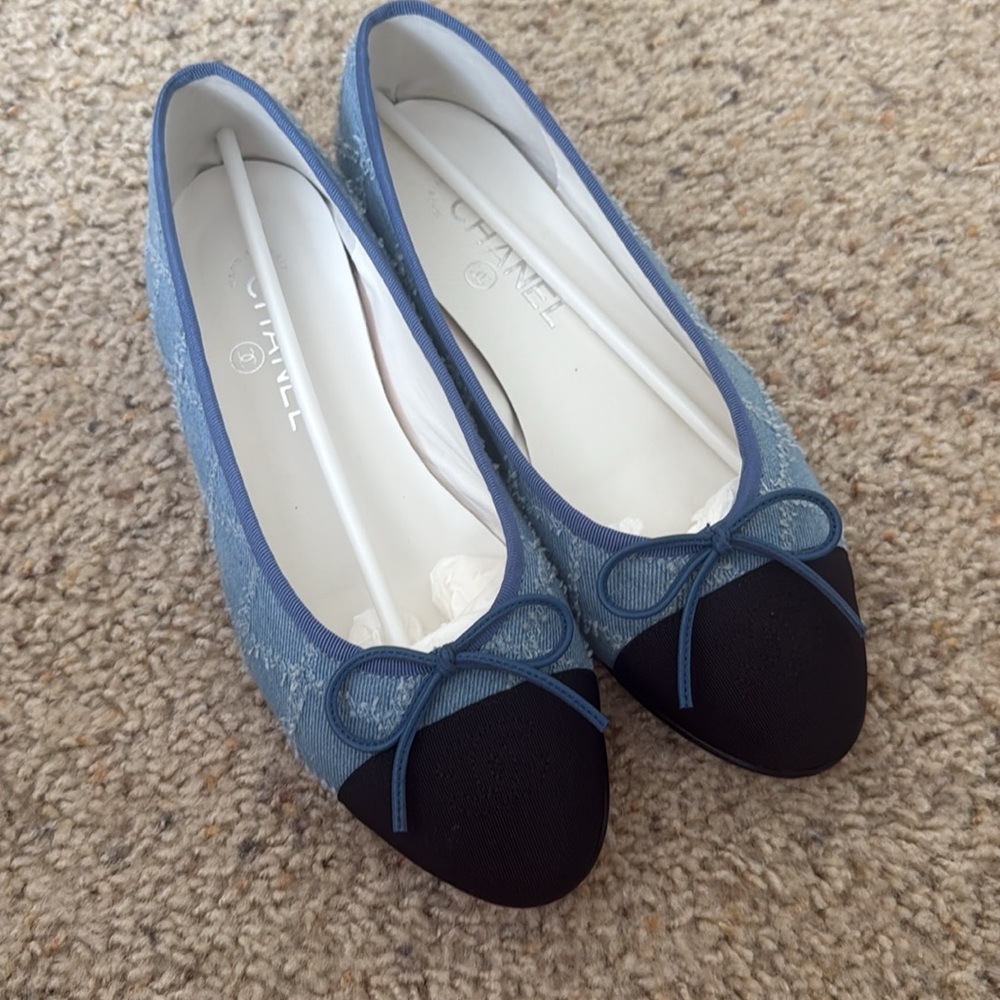 Chanel denim flats - Picture 2 of 4